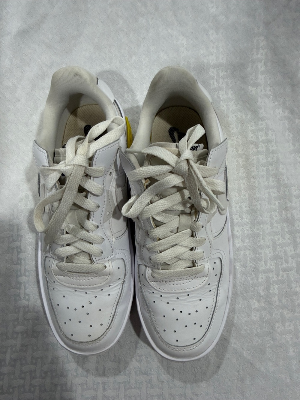 Nike White Leather Low-Top Sneakers with Yellow Heel Tab - Picture 4 of 7